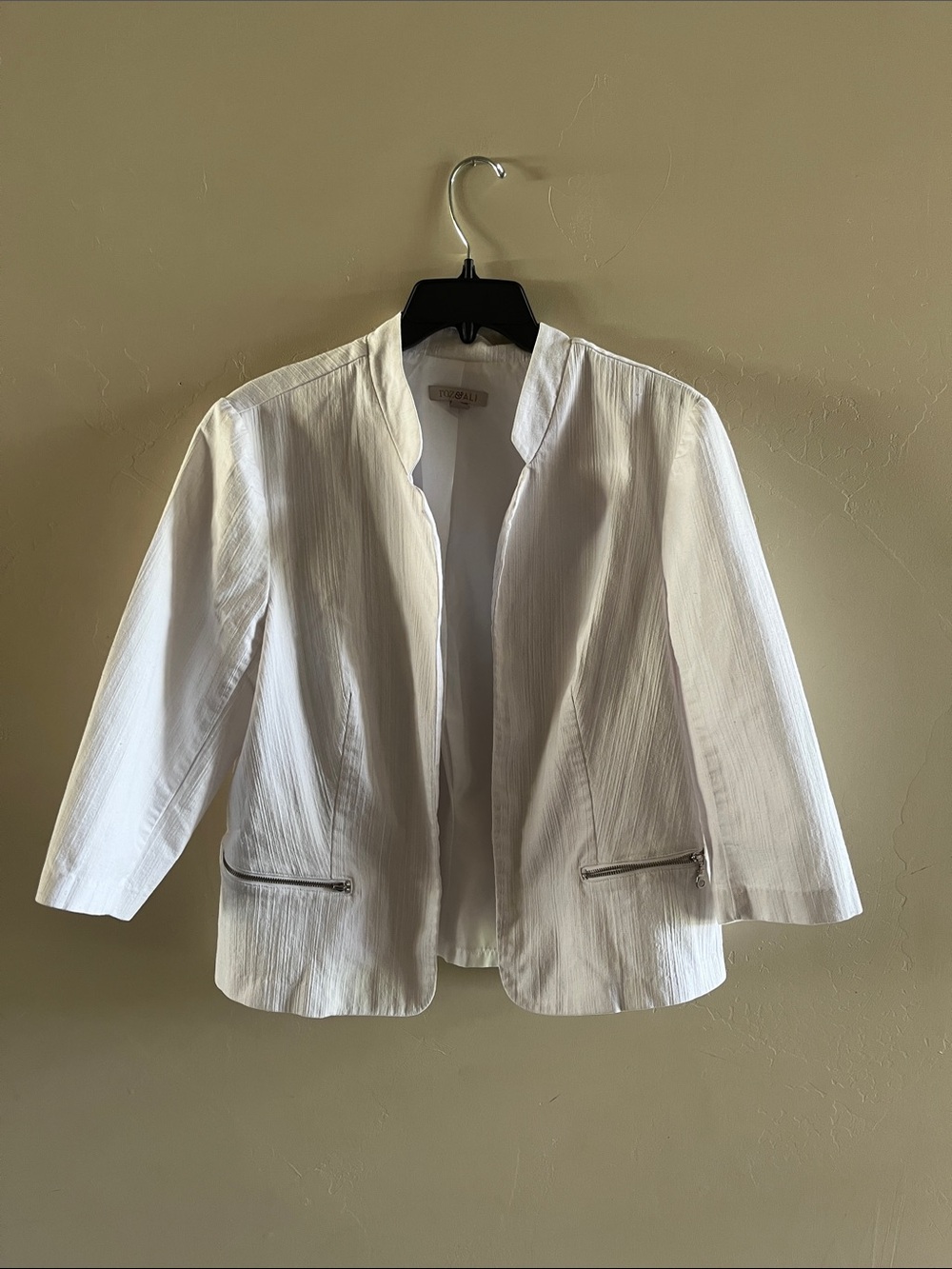 Roz & Ali White Open-Front Blazer with Zip Pockets